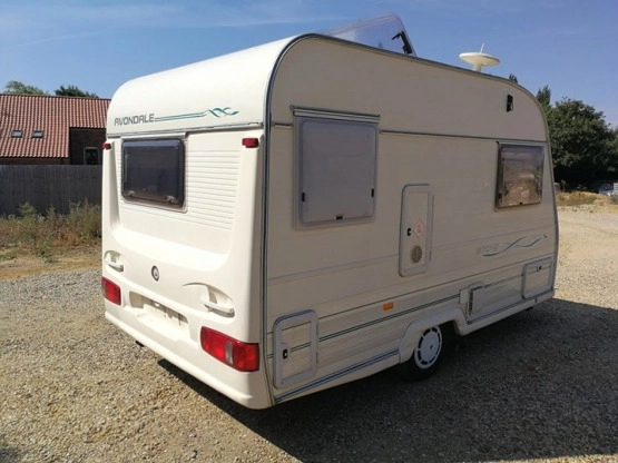                         Przyczepa kempingowa Avondale 2-osobowa z przedsionkiem i napędem, 1999r. - zdjęcie 4
                        