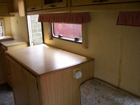                         Piekna przyczepa campingowa Clubmann 2 pelna opcja stan perfekcyjny - zdjęcie 13
                        