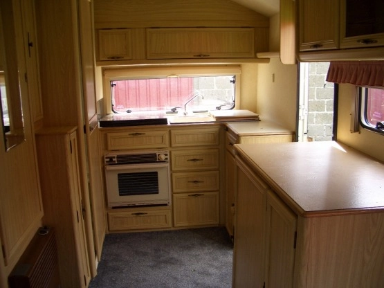                         Piekna przyczepa campingowa Clubmann 2 pelna opcja stan perfekcyjny - zdjęcie 16
                        