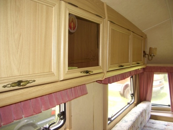                         Piekna przyczepa campingowa Clubmann 2 pelna opcja stan perfekcyjny - zdjęcie 17
                        