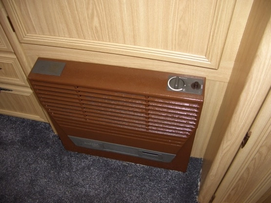                         Piekna przyczepa campingowa Clubmann 2 pelna opcja stan perfekcyjny - zdjęcie 18
                        