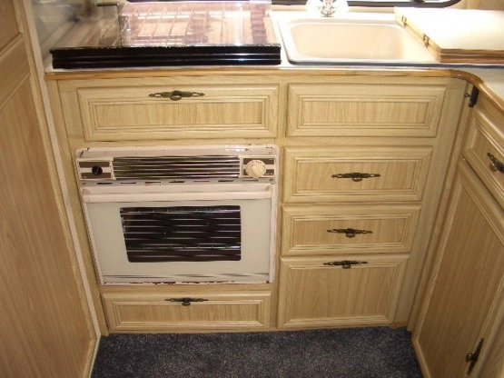                         Piekna przyczepa campingowa Clubmann 2 pelna opcja stan perfekcyjny - zdjęcie 6
                        