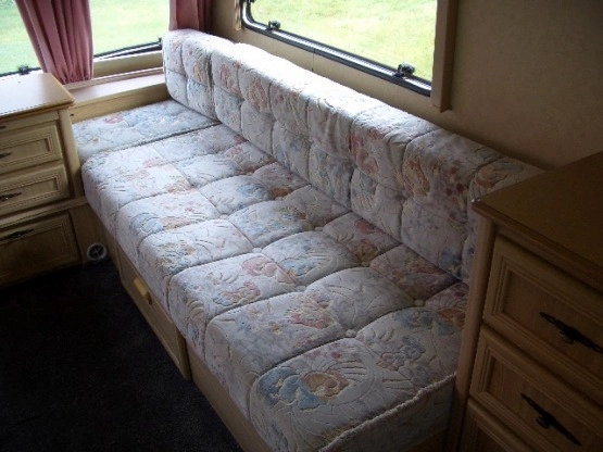                         Piekna przyczepa campingowa Clubmann 2 pelna opcja stan perfekcyjny - zdjęcie 9
                        