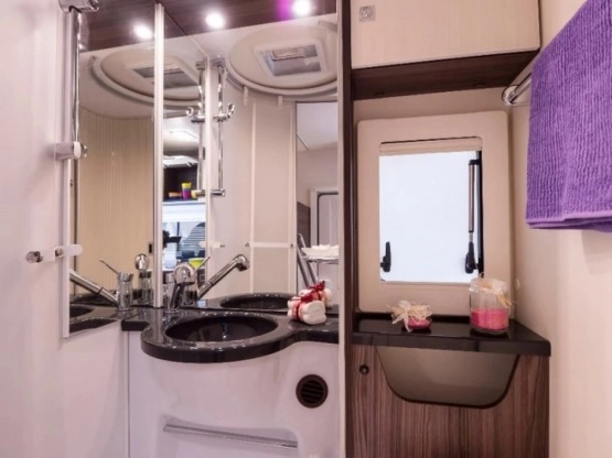                         KAMPER CAMPER BENIMAR SPORT 323 7 OSÓB MODEL 2019 - zdjęcie 8
                        