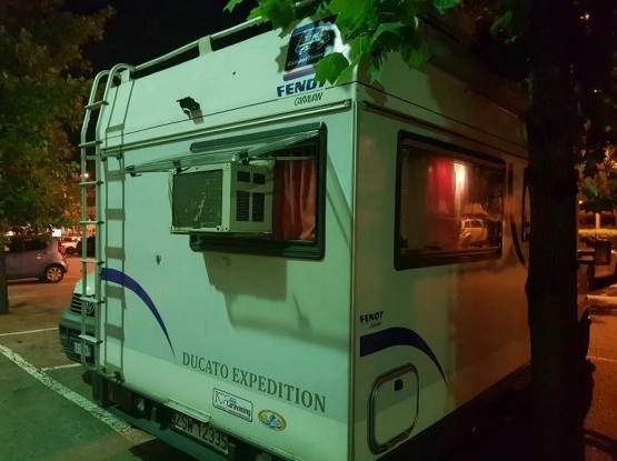                         Fiat Ducato z 1991r., 1,9TD, 86 koników. 6 osób do jazdy i spania - zdjęcie 19
                        