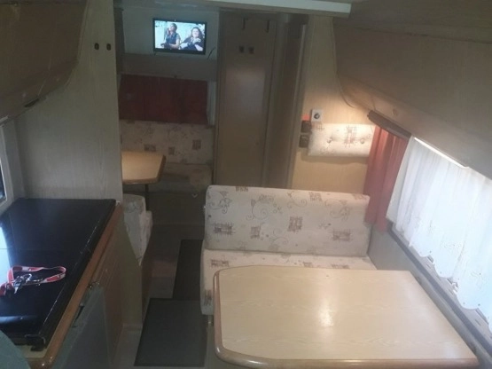                         Fiat Ducato z 1991r., 1,9TD, 86 koników. 6 osób do jazdy i spania - zdjęcie 2
                        