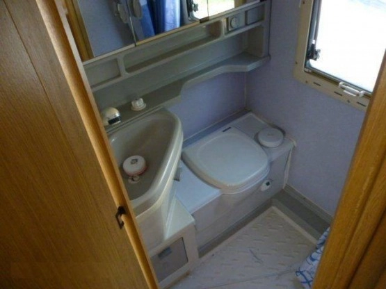                         Fiat Ducato z 1991r., 1,9TD, 86 koników. 6 osób do jazdy i spania - zdjęcie 9
                        