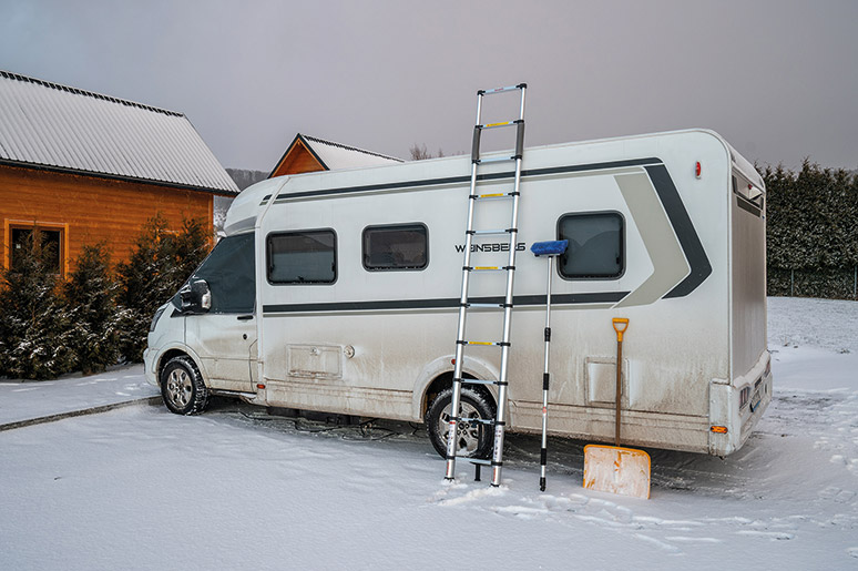 Zimowe wyposażenie kampera – bo licho nie śpi na mrozie 4
