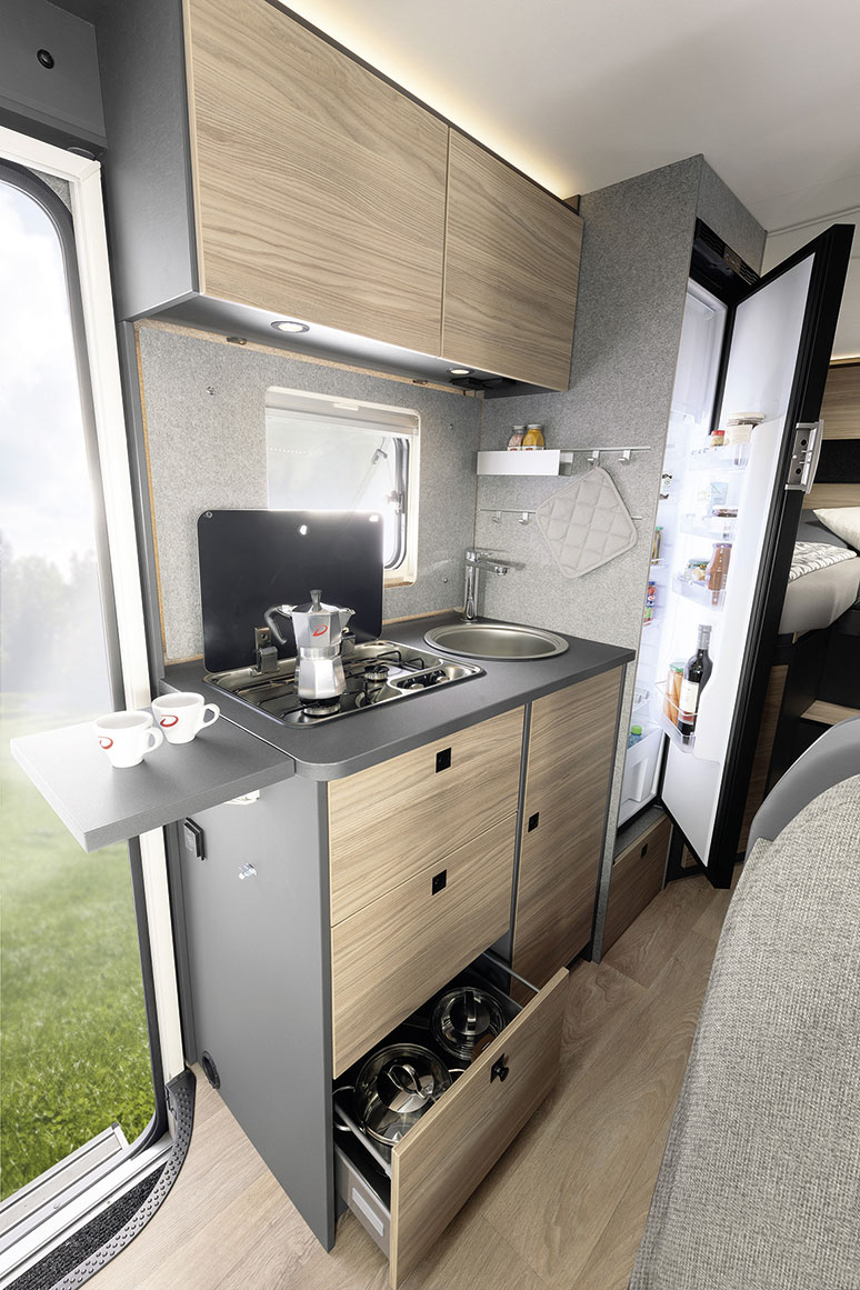 Kamper z napędem na 4 koła. Globebus Performance 6