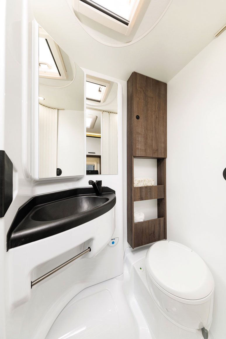 Benimar Tessoro T425. Kamper na rodzinne wyprawy 3