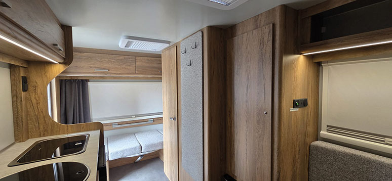 Dziedzictwo krajowej legendy. Przyczepa kempingowa Niewiadów N-Cross 8