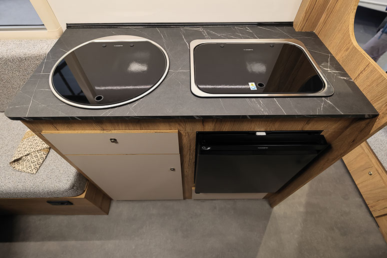 Dziedzictwo krajowej legendy. Przyczepa kempingowa Niewiadów N-Cross 9