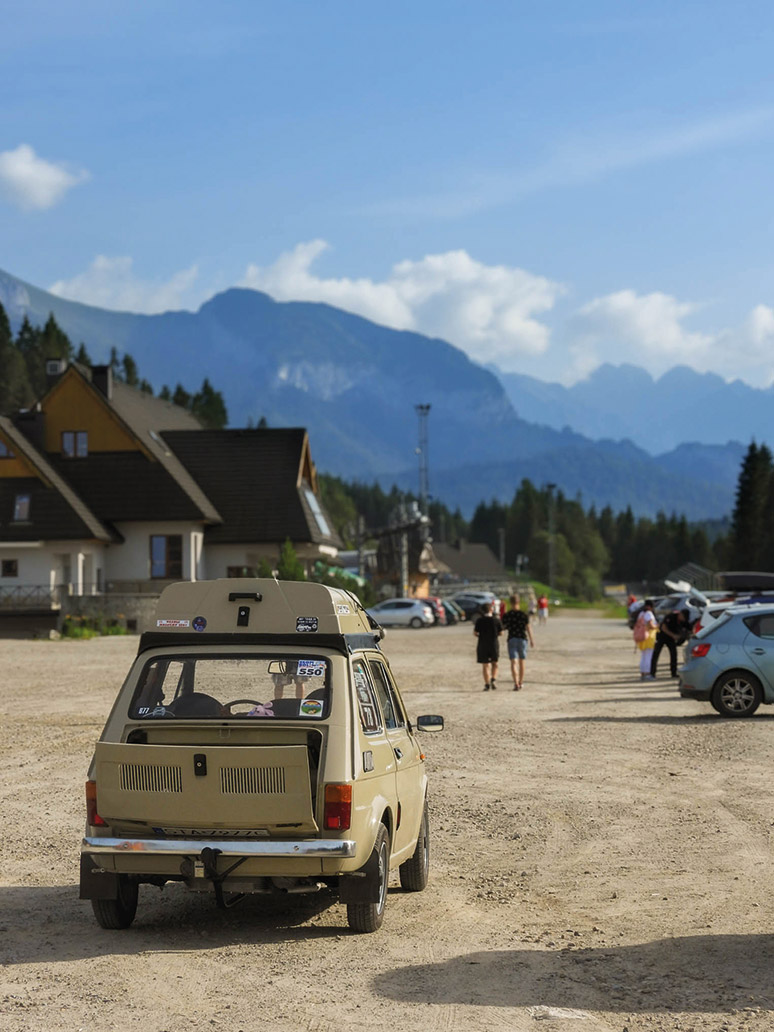 Rajza Maluchem przez życie – historia pełna pasji i podróży 1