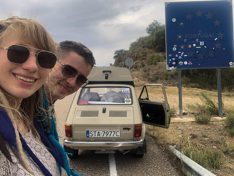 Rajza Maluchem przez życie – historia pełna pasji i podróży 2