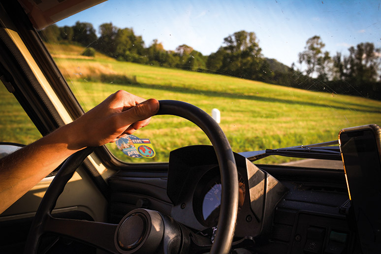Rajza Maluchem przez życie – historia pełna pasji i podróży 4