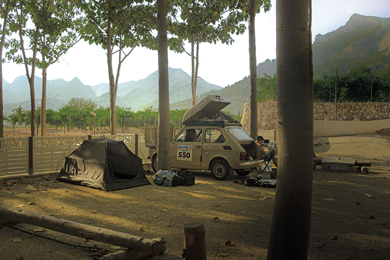 Rajza Maluchem przez życie – historia pełna pasji i podróży 5