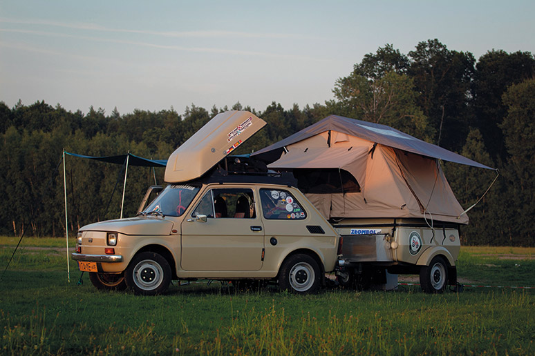 Rajza Maluchem przez życie – historia pełna pasji i podróży 10