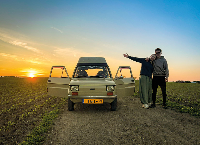 Rajza Maluchem przez życie – historia pełna pasji i podróży 11
