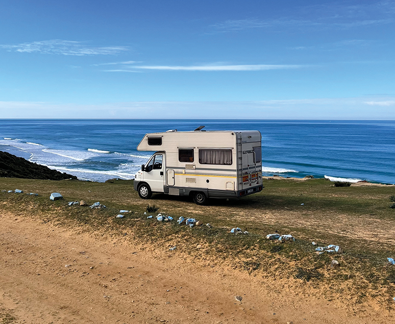 Zima na Saharze w starym kamperze 1