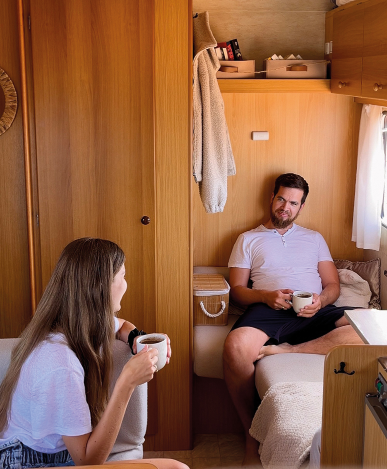 Zima na Saharze w starym kamperze 5