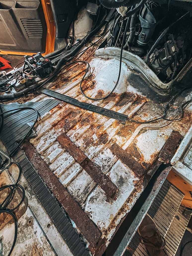 Kamper z żółtego autobusu - budowa i podróże 5