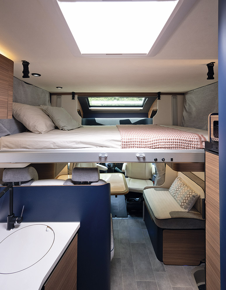 Między funkcją a wygodą. Kampery Rimor na sezon 2026 5