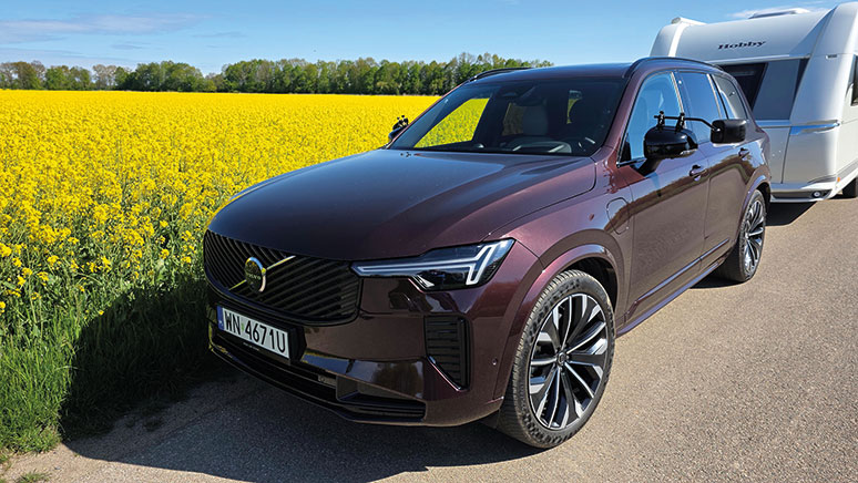 Volvo XC90 z przyczepą kempingową Hobby Maxia 1