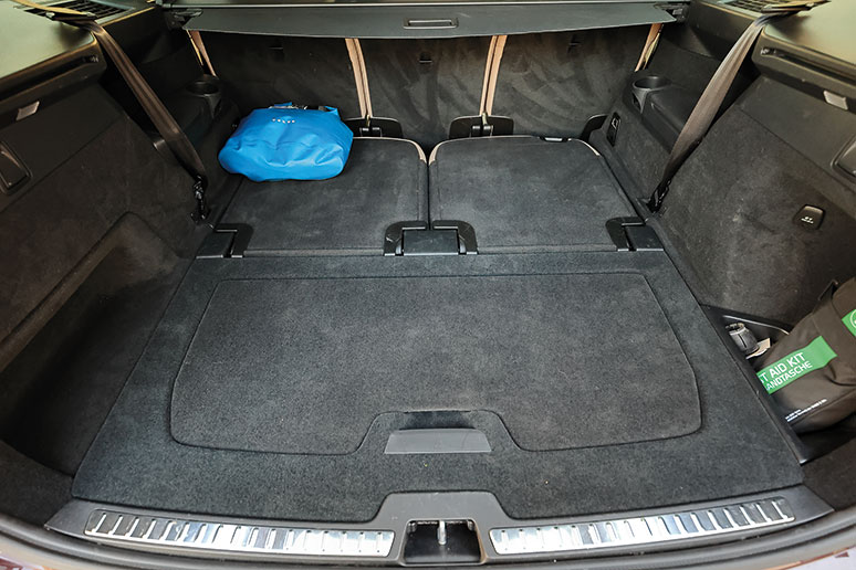 Volvo XC90 z przyczepą kempingową Hobby Maxia 9