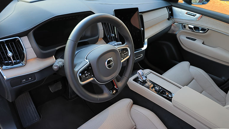 Volvo XC90 z przyczepą kempingową Hobby Maxia 10
